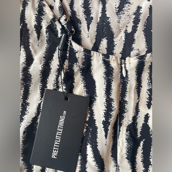 PrettyLittleThing Cowl Neck Zebra Print Maxi Dress - Picture 4 of 5